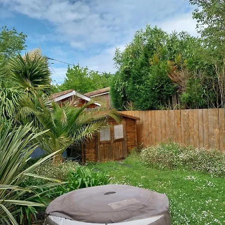 Holiday home Superbe Maison Avec Jardin Le Haillan